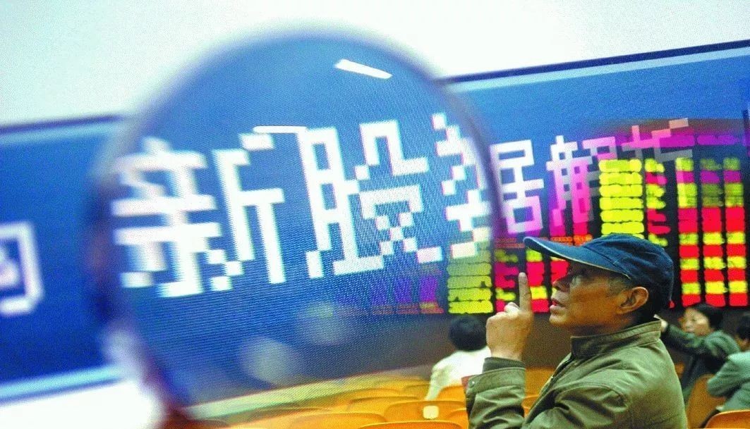 新澳門管家婆，揭秘期期中背后的秘密策略與智慧，揭秘新澳門管家婆期期中策略與智慧，背后的秘密與獨到之處